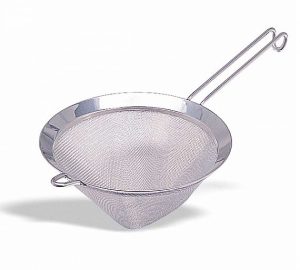 PASSOIRE CONIQUE INOX 08 CM